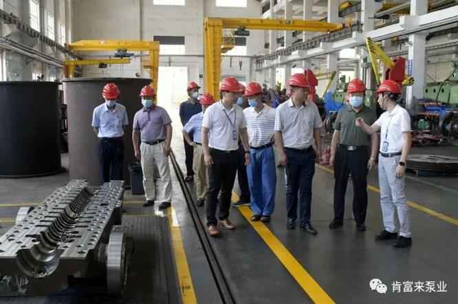 董事长、总经理陈迪，党委副书记黎宇明陪同调研组一行参观乐鱼web版登录入口-乐鱼online(中国)展览室